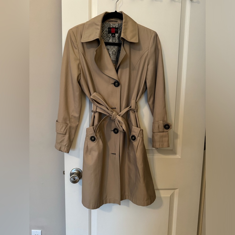 Gallery Tan S button down trench raincoat